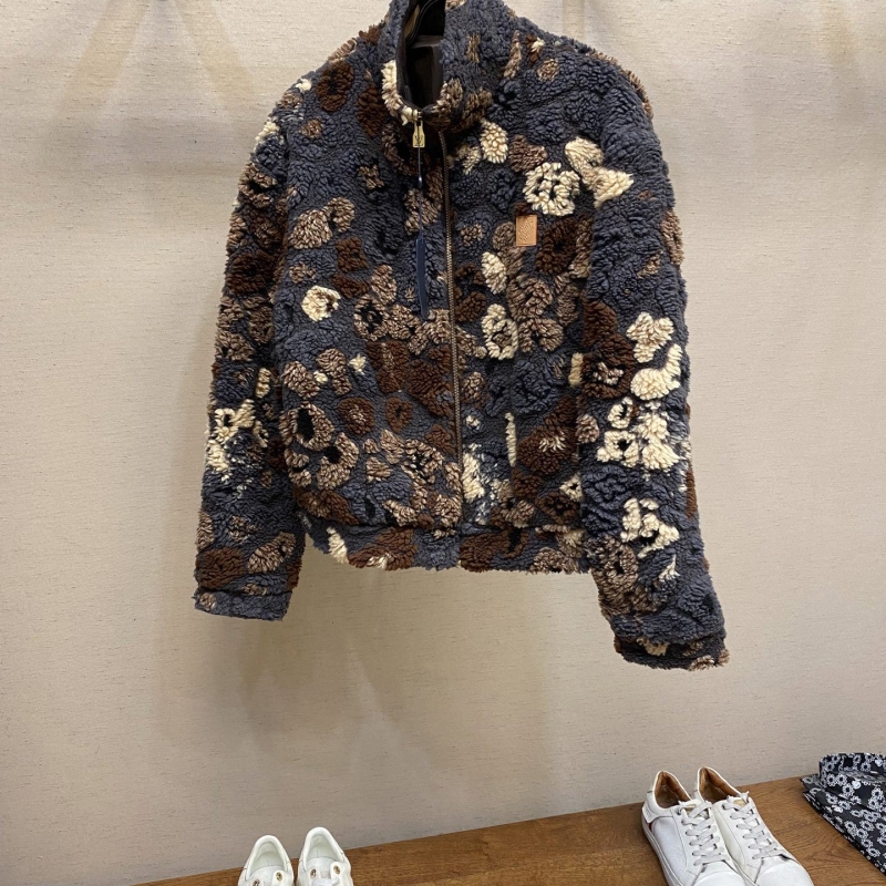 l0vis Vvtt0n outwear